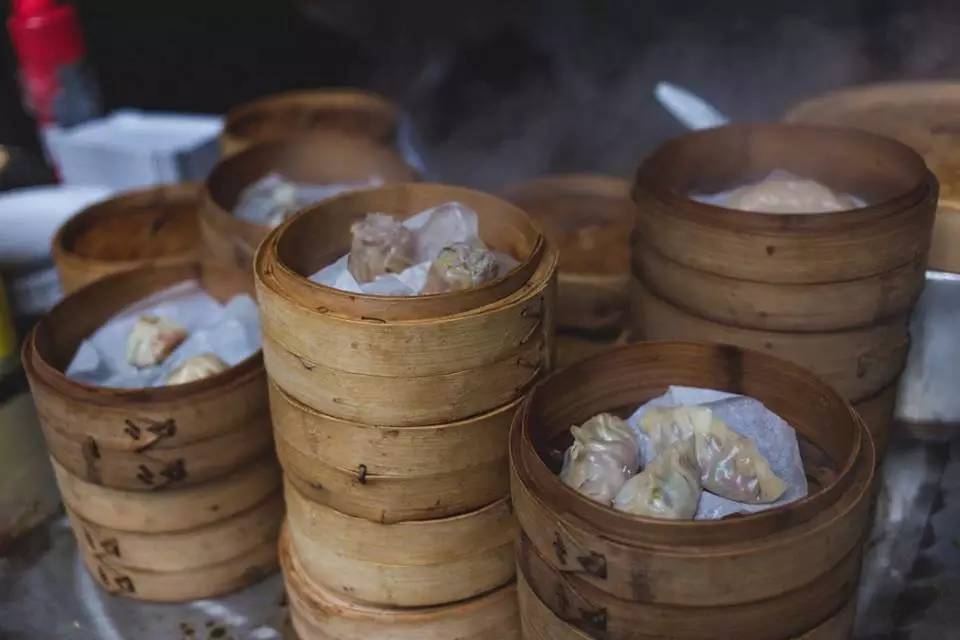 欧洲惊现「港式车仔档」！布拉格鬼仔卖热辣辣广东点心