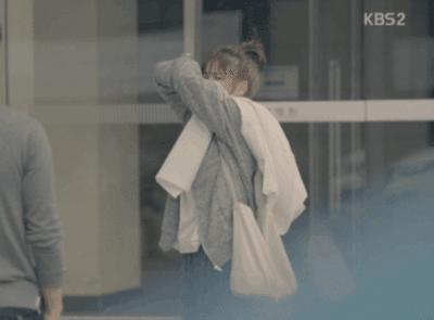 把《权利的游戏》拉下神坛的，还有这部韩版的枪炮与玫瑰...