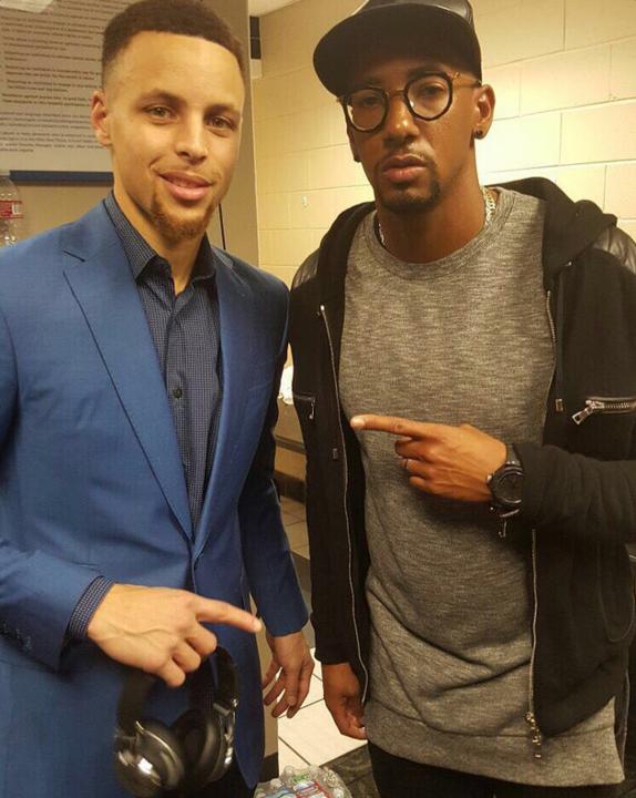 有人玩得四手联弹，有人会花式遛狗,世界足坛一周面面观