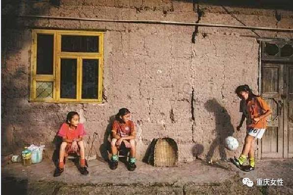 大山里的留守女童足球队，大山里的铿锵玫瑰！