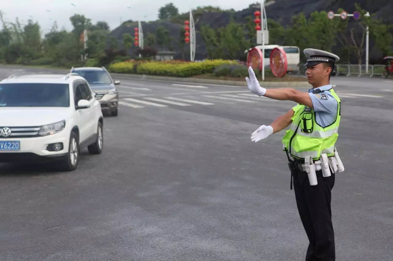「微图册」茶心之旅守护神——黔南交警