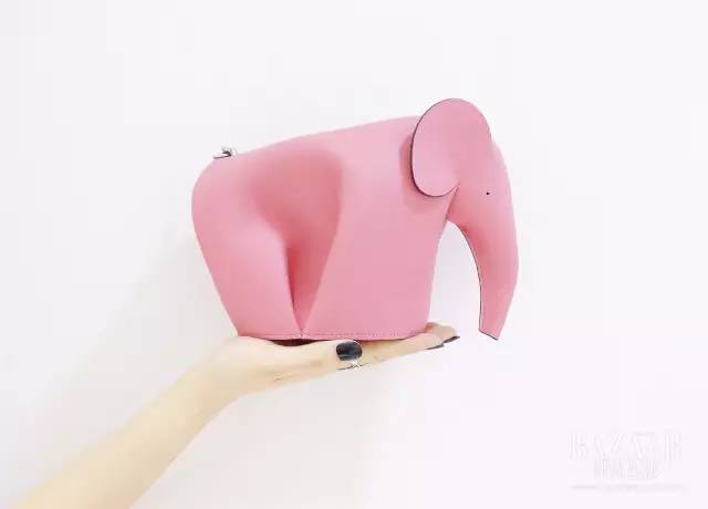 带“大象”上街，牵“骆驼”溜马路！有没人管呀？