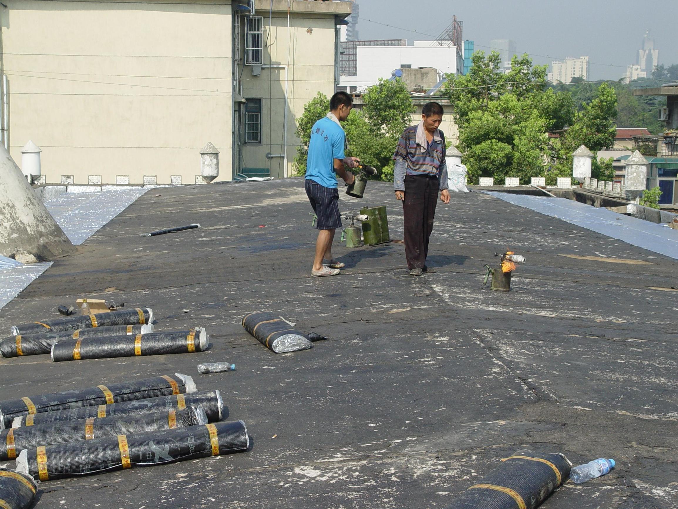 房顶漏水怎么找到漏水点,房顶下雨就漏水怎么找漏水点