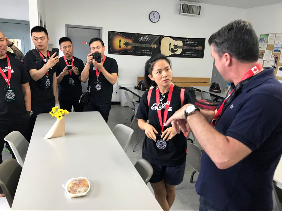 极速快报:弘力乐器2017加拿大Godin吉他工厂参观第一天