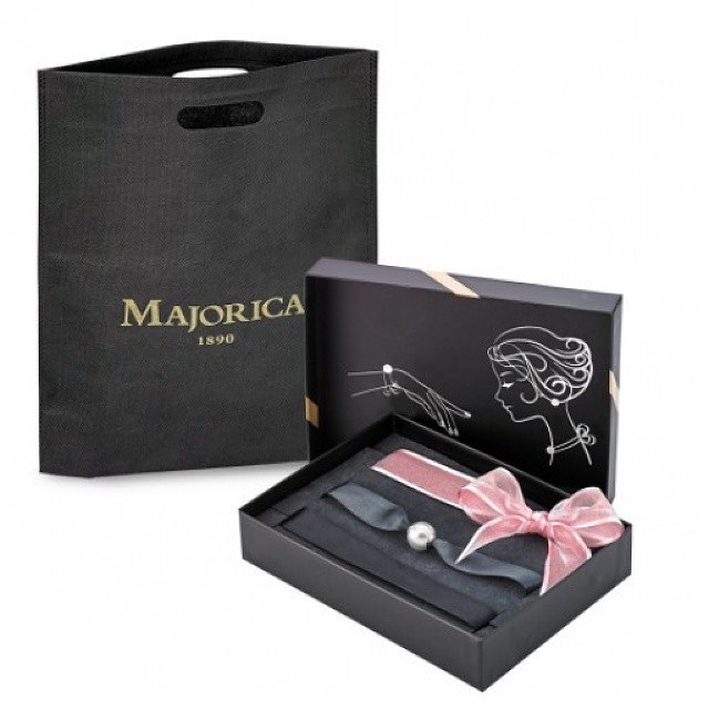 网袜加牛仔裤还是让杨幂穿吧，我只能接受唐嫣美美的珍珠~