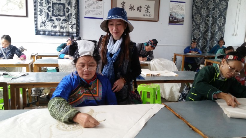 民族人物蜡染画,非遗扎染画