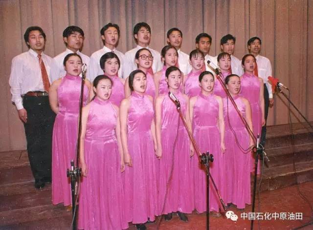 油田老照片,曾经有上万人居住的地方