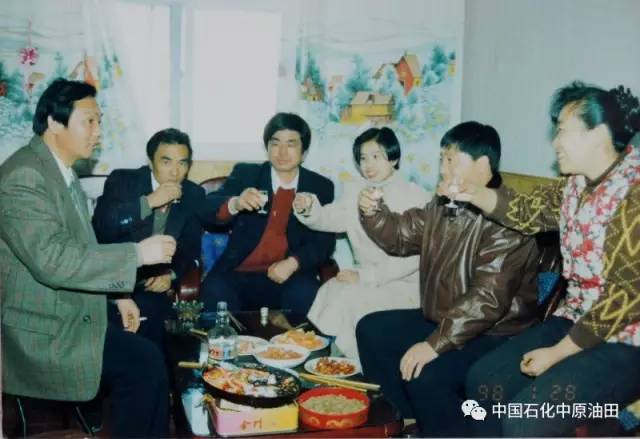 油田老照片,曾经有上万人居住的地方