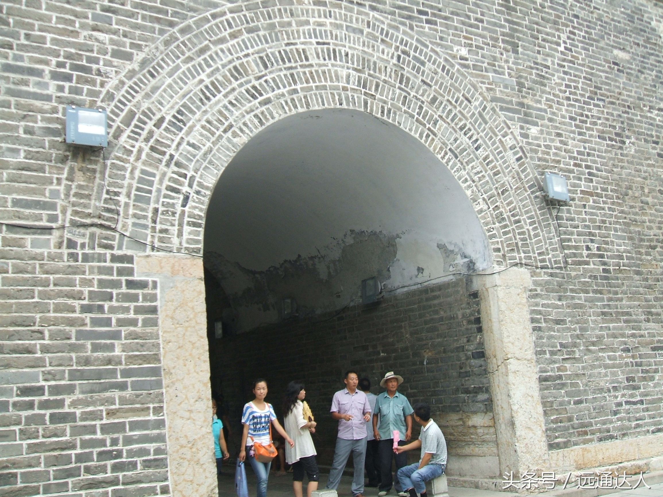 身为泰安人第一次爬泰山,陪爷爷爬泰山感慨朋友圈