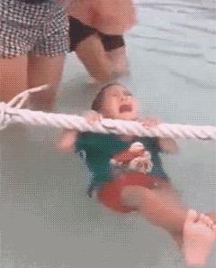 大爷的遮阳工具堪称完美,整体搭配又如此清新脱俗