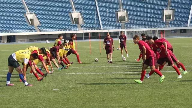 不坠青云之志足球,不坠青云志不负来时路