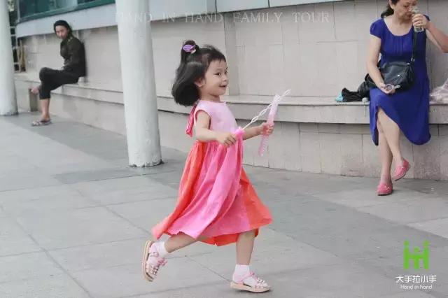 汉口江滩秀,潮童街拍视频