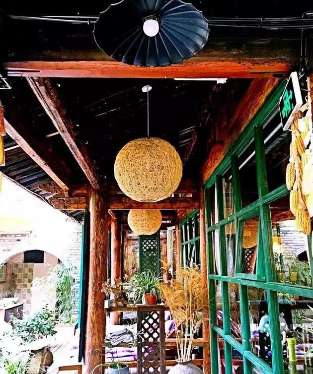 这对60后夫妻不惜卖掉公司，只为一间100多岁的白族老宅，连剑桥教授、《国家地理》都被他们吸粉