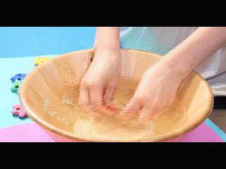 可食用可水洗蜡笔，妈妈不用担心宝宝误食，也不用担心宝宝乱涂乱抹啦