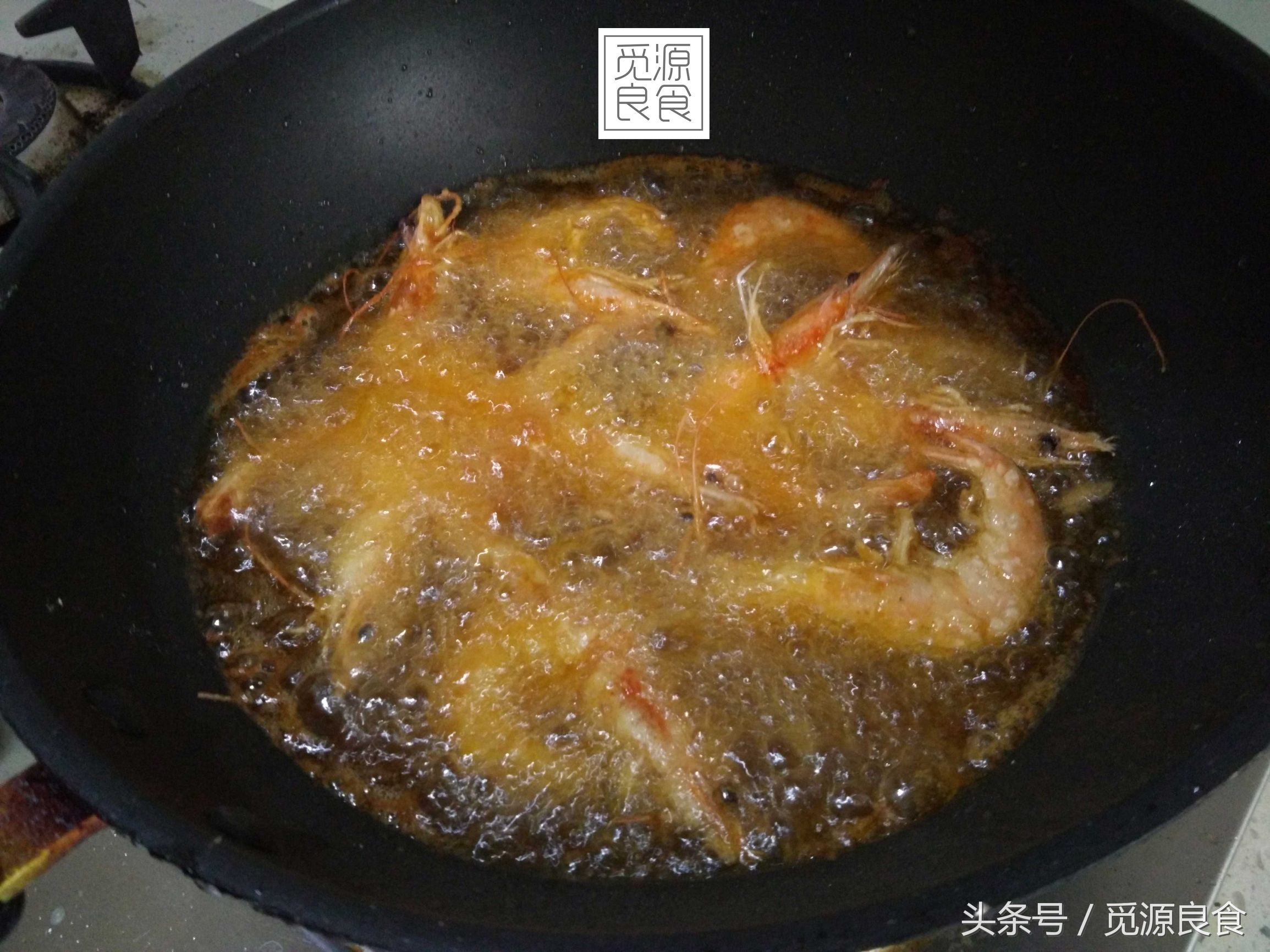 在美味面前,这点麻烦不算什么。今日菜谱椒盐虾,外观诱人,味道鲜美,让人非常有食欲,怎么做才能好吃?