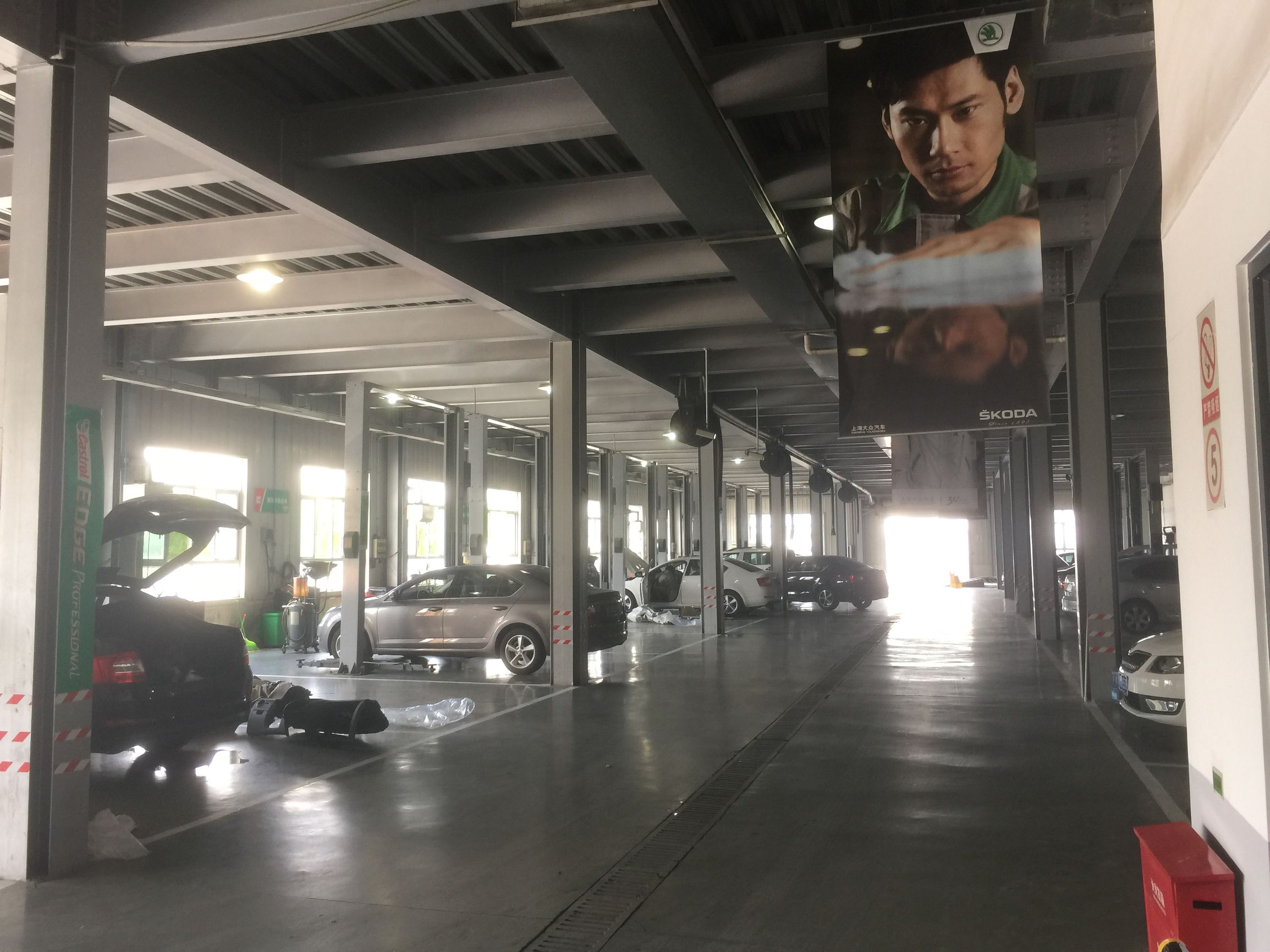 09年斯柯达明锐加装隔音棉,斯柯达明锐前盖隔音棉安装