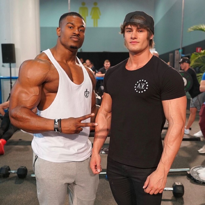 办公室肩背疼怎么锻炼缓解,久坐背疼可以通过健身改善吗