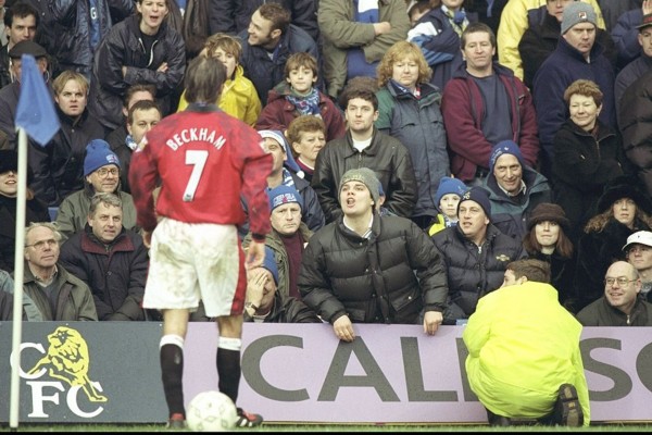 足球最美时刻视频,贝影在足球场上