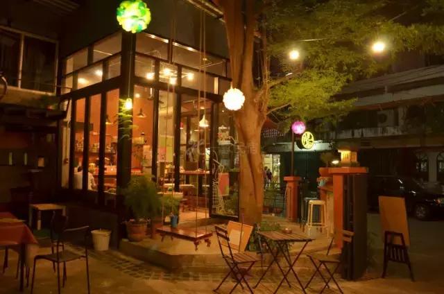 她不甘朝九晚五辞去工作，身处异乡竟有如此意外收获