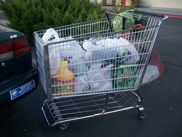 逛超市一不留神孩子被拐,逛超市把孩子弄丢了