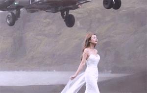 我就想问问这姑娘，万一气球破了怎么办