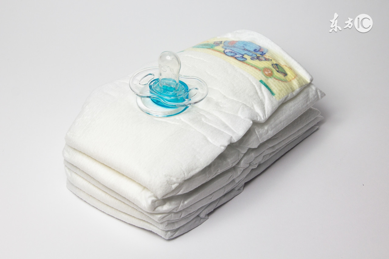 天气冷宝宝换尿不湿怎么办,天气热宝宝尿少但是精神好正常吗