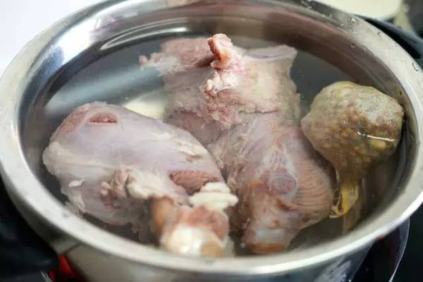 冰箱停电后肉类还能存放几天,停电了冰箱的冷冻肉能保存多久