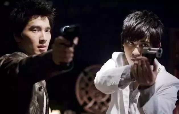 从面瘫视帝到哭戏之王，曾被骂丑八怪的他，不但演技了得，还娶了国民女神！