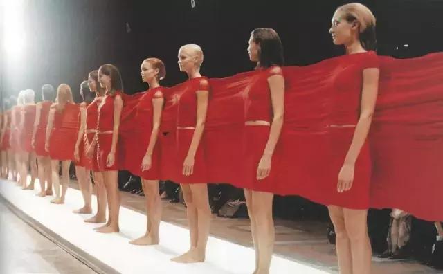 三宅一生的解构主义设计风格,三宅一生著名设计