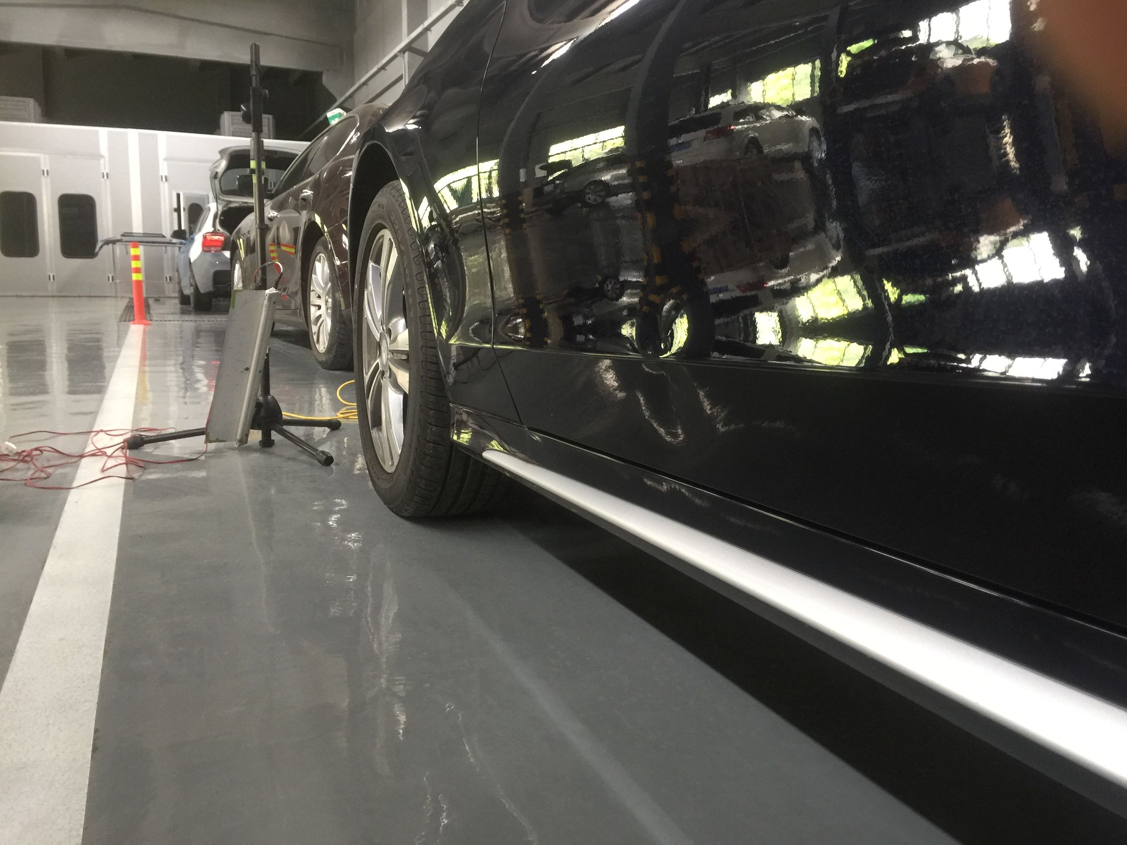 奔驰凹陷无痕修复,奔驰车门凹陷掉漆修复多少钱