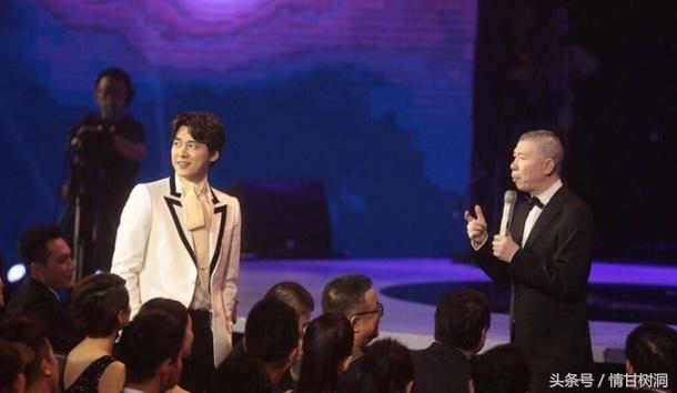 “微博电影之夜”冯小刚调侃李易峰，可是没想到俩人一言不合就开车，连赵丽颖都不放过