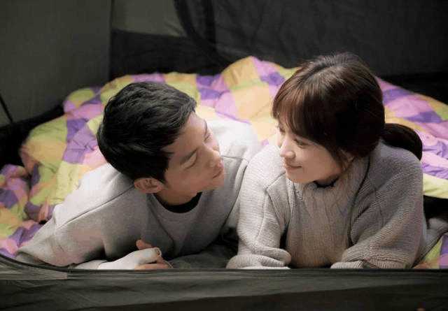 宋仲基宋慧乔搭肩同游,宋仲基宋慧乔巴厘岛甜蜜约会