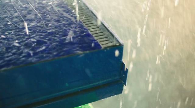 震惊！巴西的公交站牌居然会“吐”矿泉水！