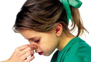 小孩流鼻血最简单有效的解决方法,小孩流鼻血的正确处理方法