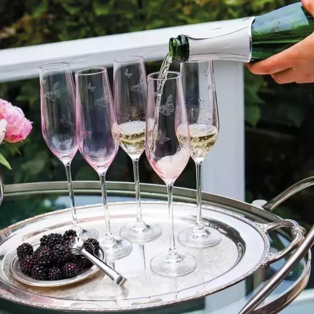 米兰达可儿优雅迷人又亮眼又吸睛,米兰达可儿冻龄护肤秘诀