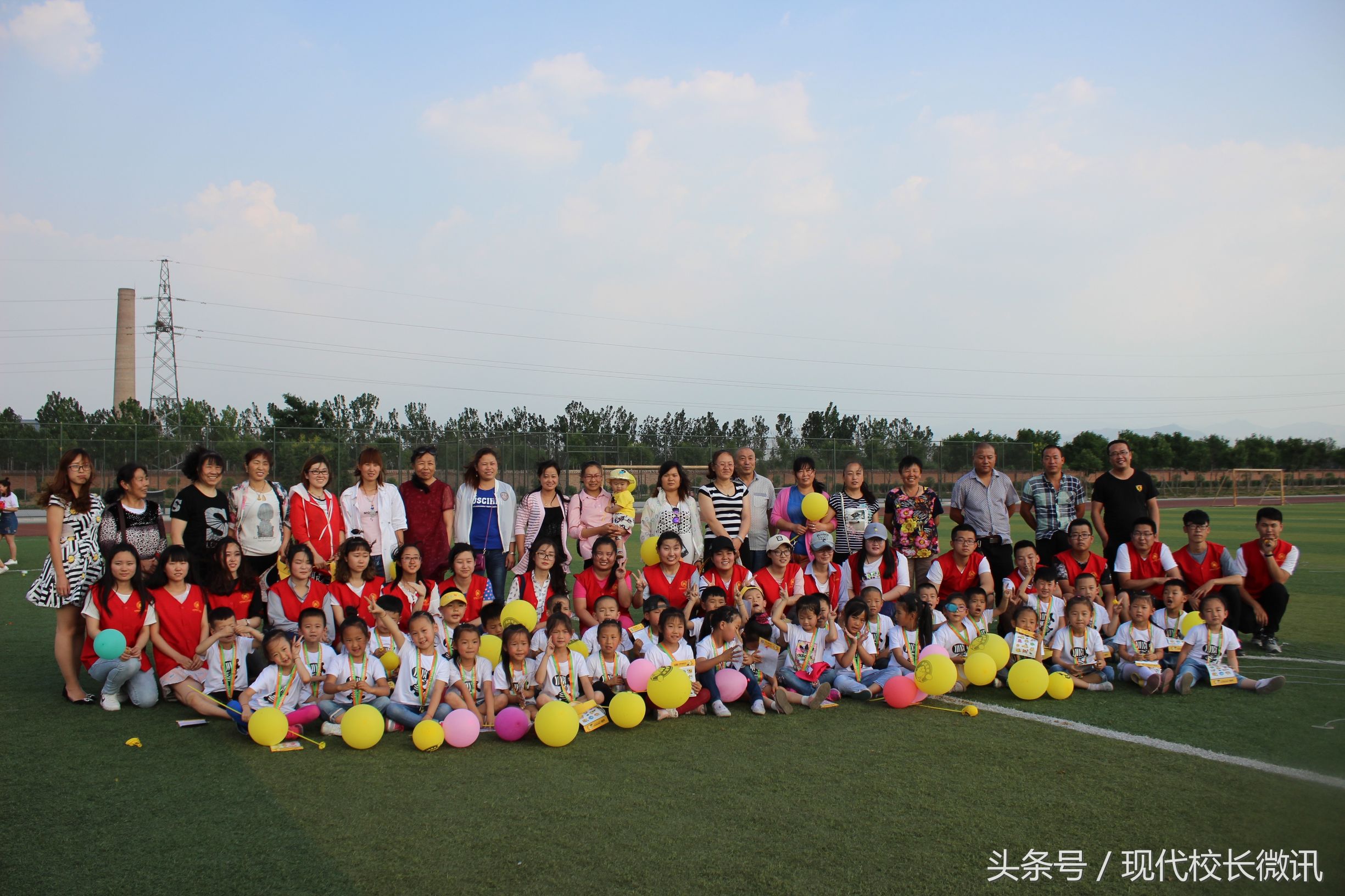 大手牵小手幼儿园户外游戏,大手牵小手手指游戏完整版幼儿园