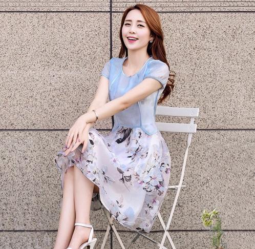 这款连衣裙让你穿出女神范,时尚优雅连衣裙让你告别路人感