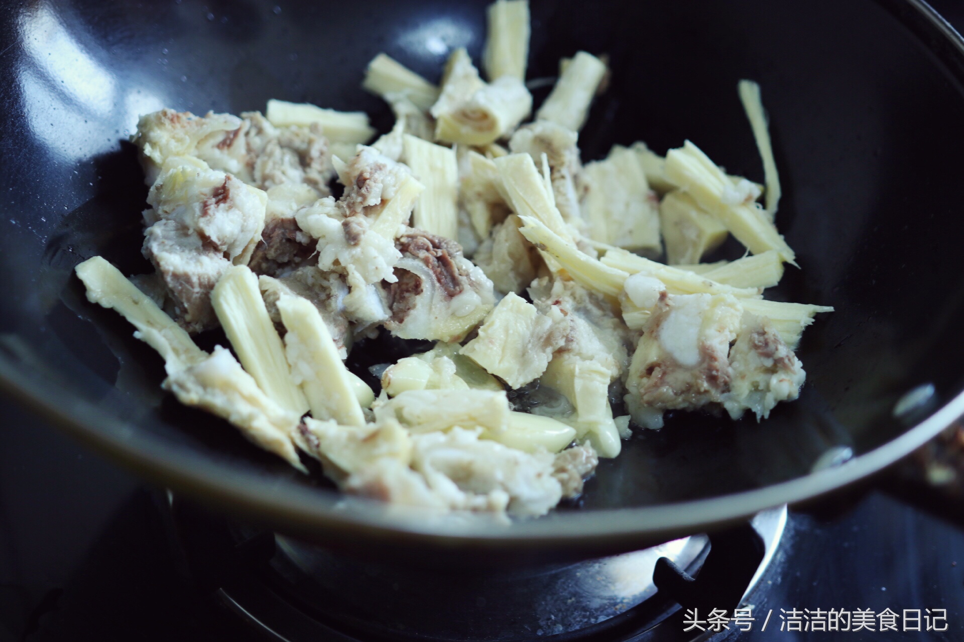 牛板筋嚼不烂怎么吃,吃牛板筋塞牙了怎么弄出来