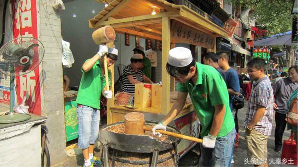 又到了一年一度的小龙虾盛宴了大家如何在家吃到小龙虾？西安这条街美食秒杀回民街统统吃一遍才过瘾？