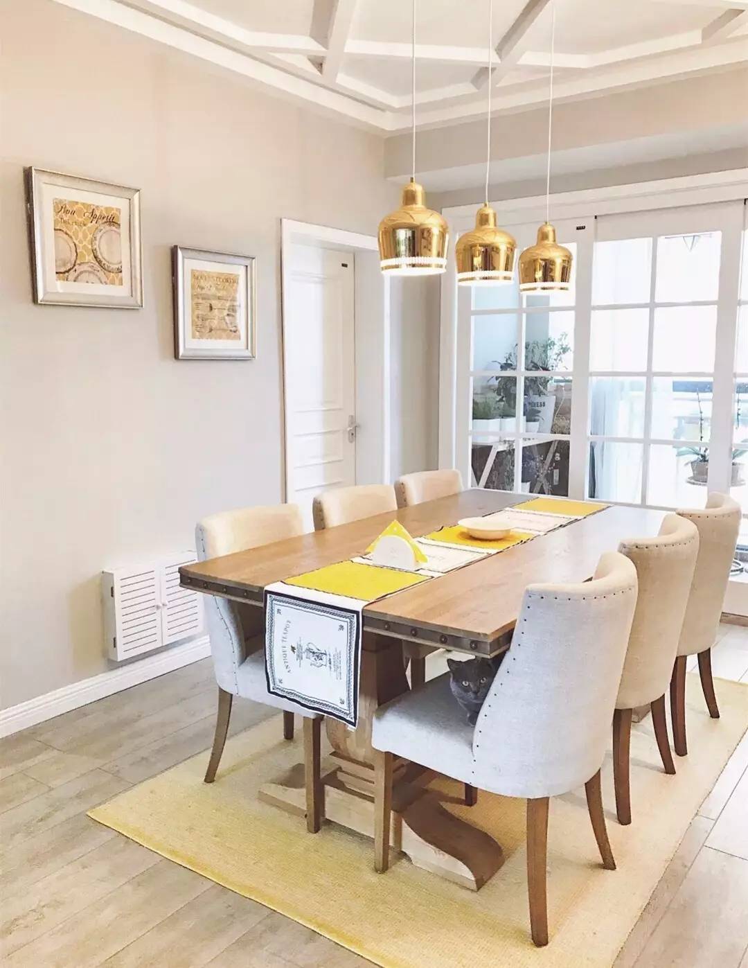 餐桌上盖一条布实用吗,为什么餐桌上要铺一块布