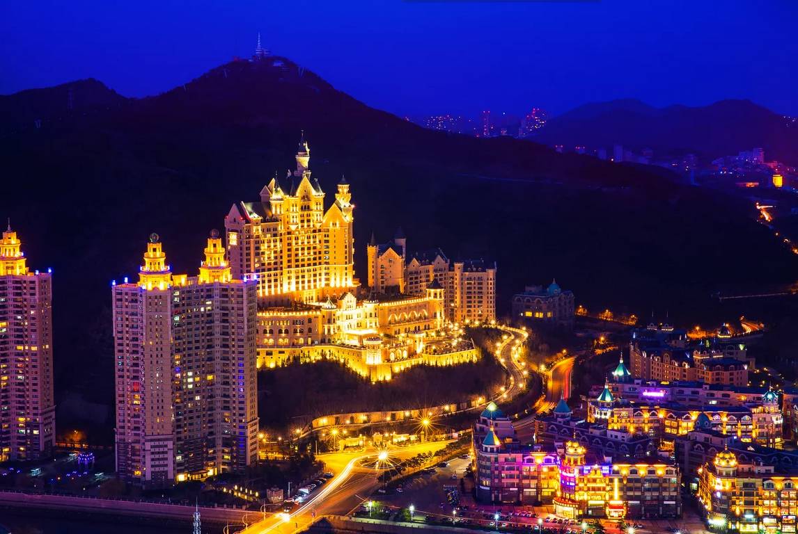 从基础教程到题材选取再到实用技巧，手把手教你玩转夜景拍摄！