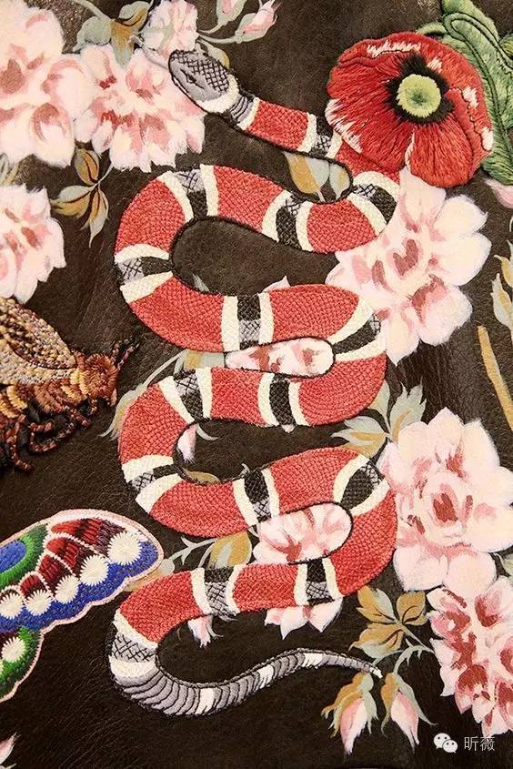 从动物世界到迷幻花园，“绣”出街头最高回头率，这样的单品你必须有一件