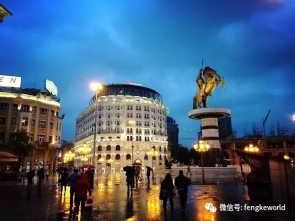 私奔到马其顿，为了一场皇马曼联的轰轰烈烈的爱情