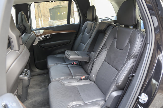 大众途锐对比沃尔沃xc90,大众途锐越野测试xc90