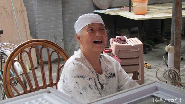 又到了一年一度的小龙虾盛宴了大家如何在家吃到小龙虾？西安这条街美食秒杀回民街统统吃一遍才过瘾？