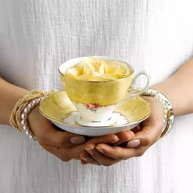 米兰达可儿优雅迷人又亮眼又吸睛,米兰达可儿冻龄护肤秘诀