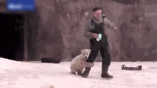 姑娘射个箭这么有风度