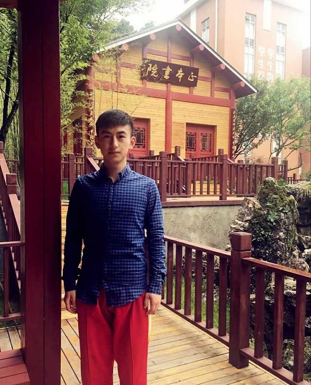 今年贵州高考状元是谁,高考分数线2020状元贵州遵义