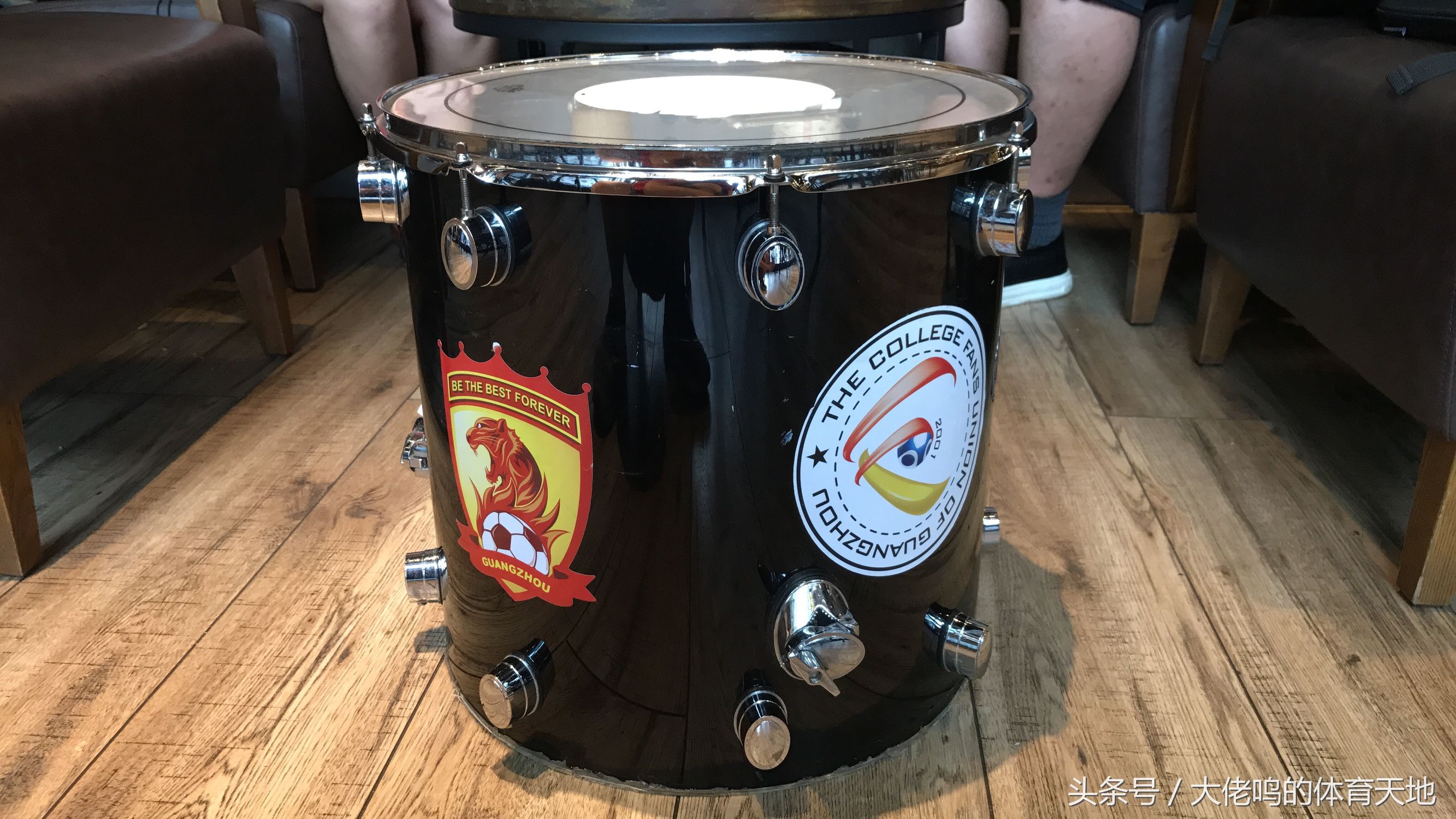 特色球迷文化报道3：广州高校球迷联盟选送，分享女鼓手苑儿的助威故事：每打一次鼓，偶像郜林就进一球