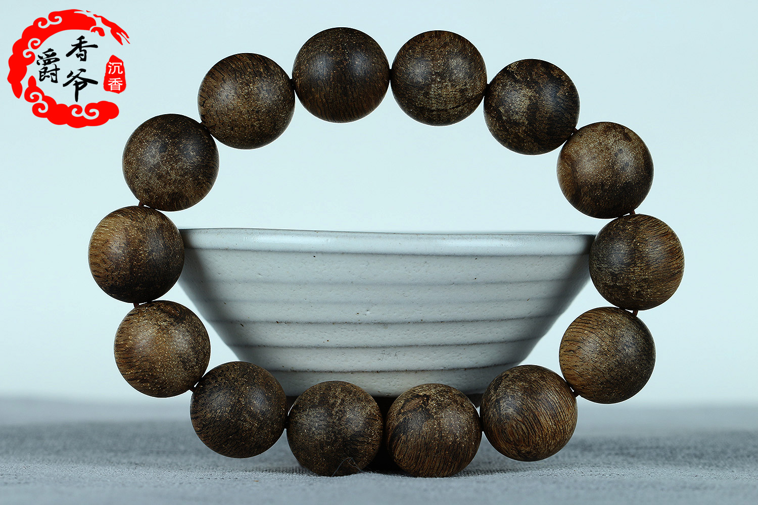 为什么沉香结香处跟发霉一样,沉香结香后状态